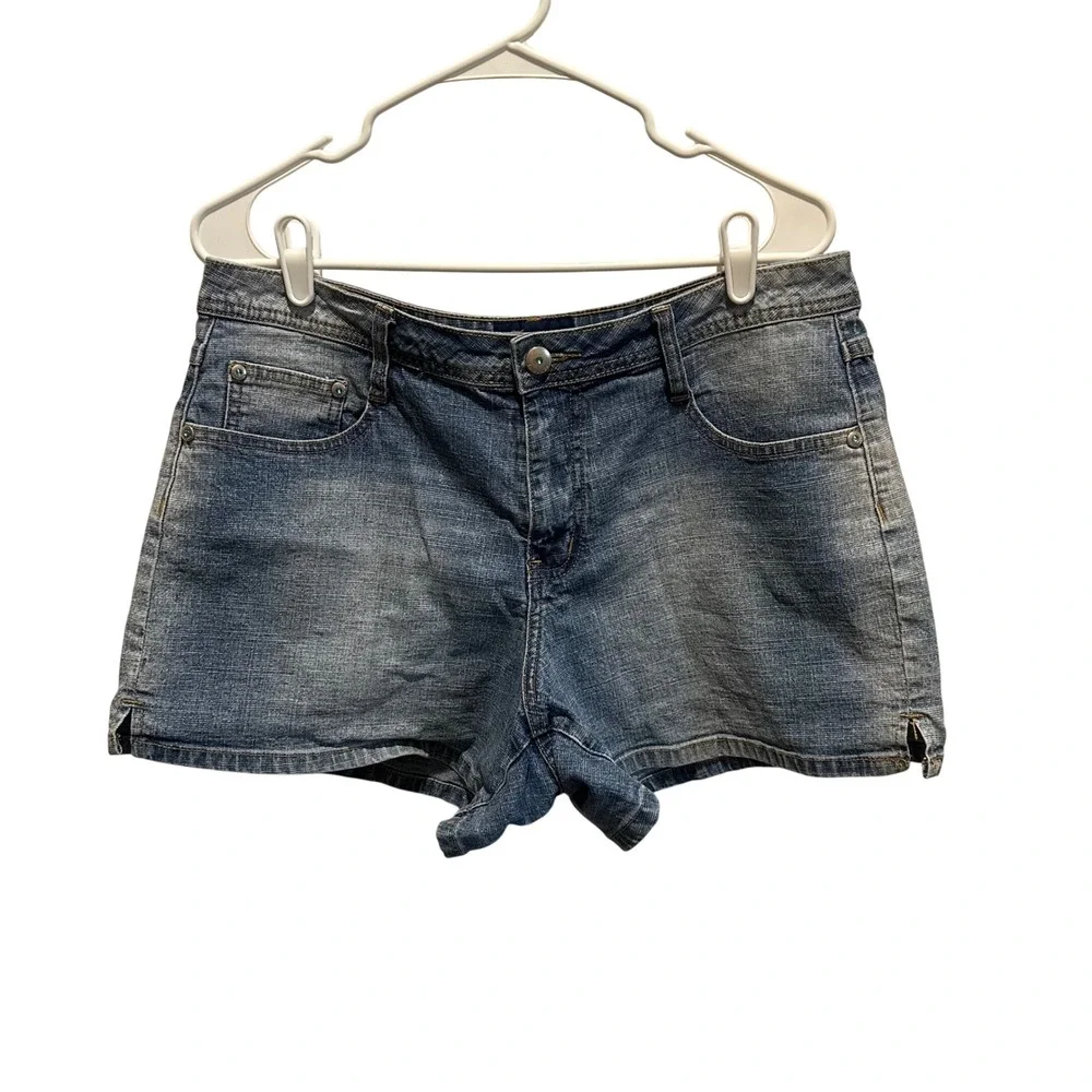 L.A. Blues Stretch Denim Shorts Medium Wash Rhinestone Back Pocket Women's 12